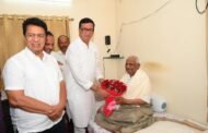 माजीमंत्री बाळासाहेब थोरात यांनी घेतली पद्मभूषण अण्णा हजारे यांची भेट: राळेगणसिद्धी येथे जाऊन अण्णांच्या प्रकृतीची आस्थेवाईकपणे चौकशी