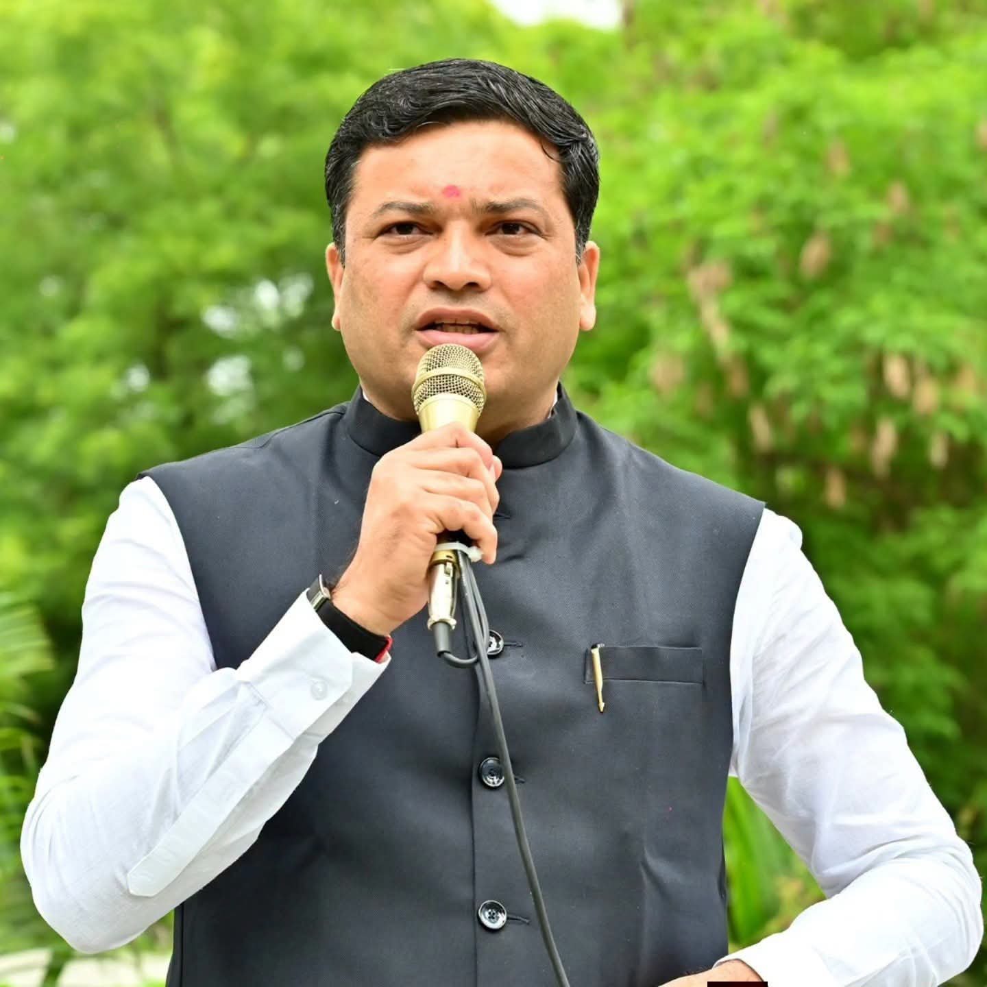 जिल्ह्याच्या राजकारणाचे समीकरणे बदलणार/ रणजीतसिंह देशमुख यांची जिल्हा बँकेवर संचालकपदी बिनविरोध निवड